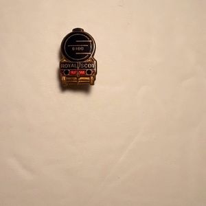 c RARE VINTAGE ROYAL SCOT NO. 6100 UK TRAIN BRASS ENAMEL PIN BADGE ENGLAND